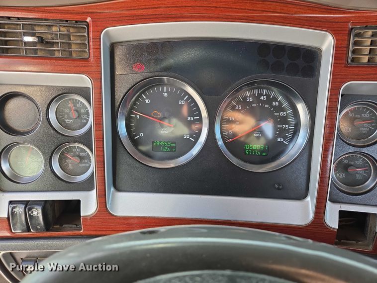 image for item EB1287 2007 Kenworth T800 semi truck