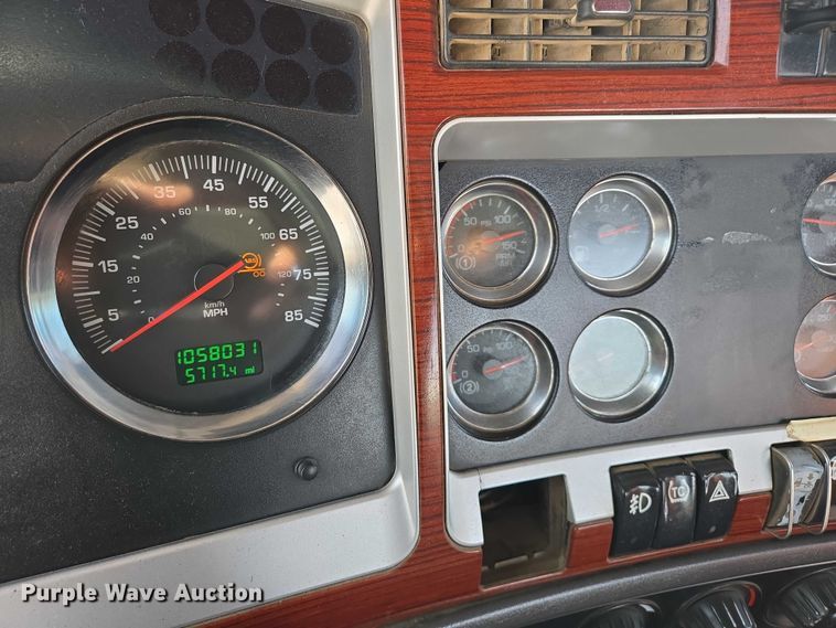 image for item EB1287 2007 Kenworth T800 semi truck