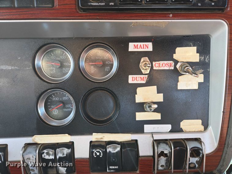 image for item EB1287 2007 Kenworth T800 semi truck