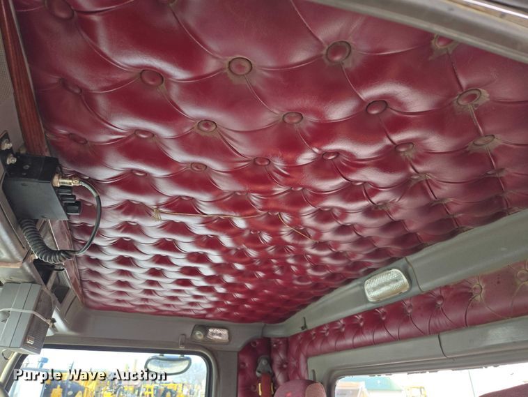 image for item EB1287 2007 Kenworth T800 semi truck