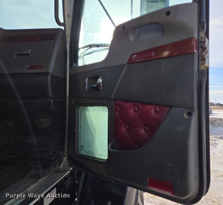 image for item EB1287 2007 Kenworth T800 semi truck