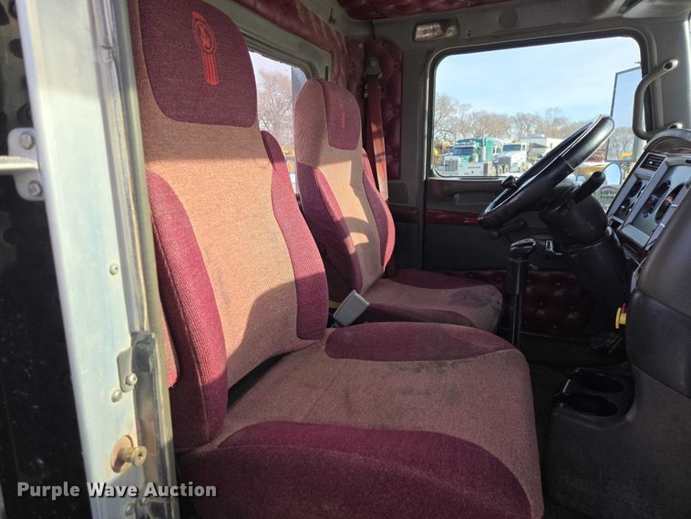 image for item EB1287 2007 Kenworth T800 semi truck