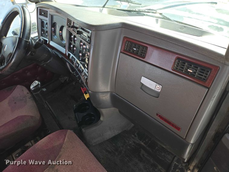 image for item EB1287 2007 Kenworth T800 semi truck