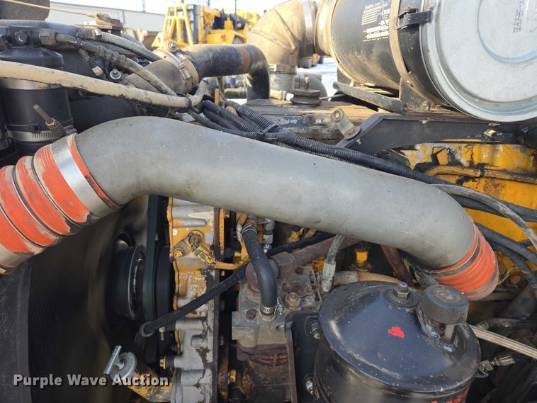 image for item EB1287 2007 Kenworth T800 semi truck