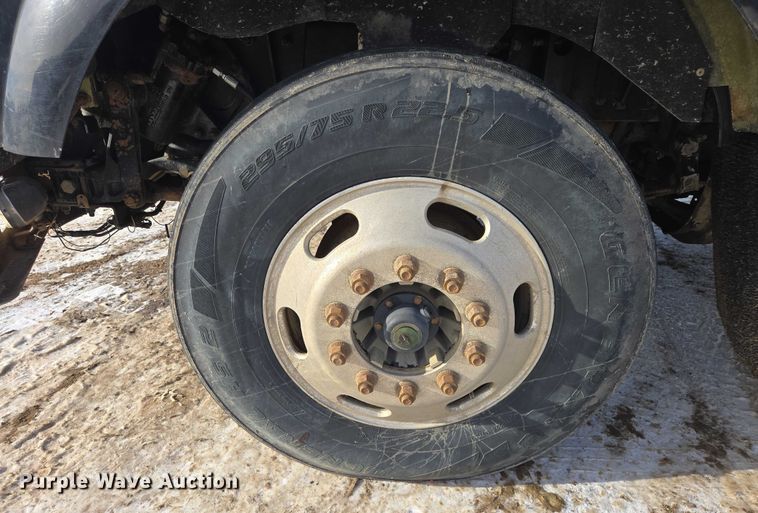 image for item EB1287 2007 Kenworth T800 semi truck