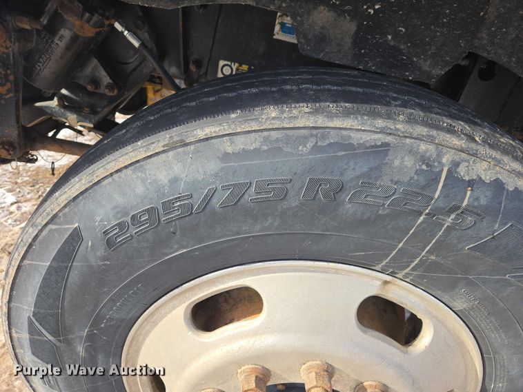 image for item EB1287 2007 Kenworth T800 semi truck