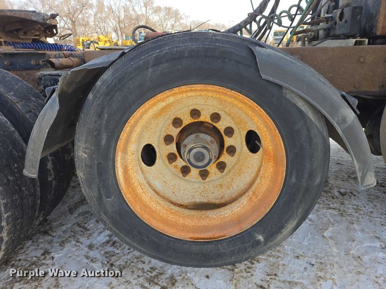 image for item EB1287 2007 Kenworth T800 semi truck