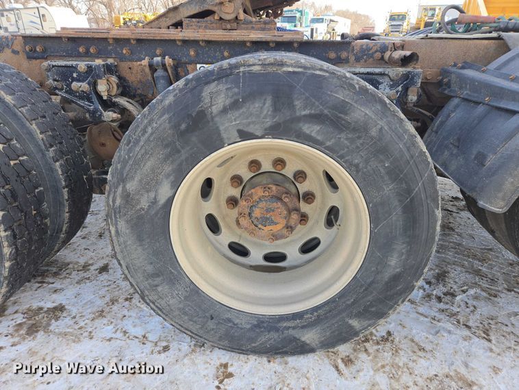 image for item EB1287 2007 Kenworth T800 semi truck