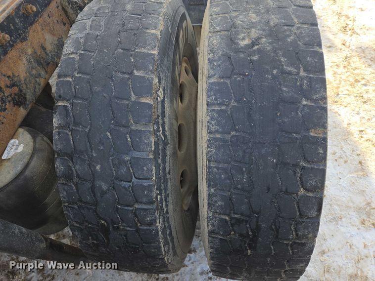 image for item EB1287 2007 Kenworth T800 semi truck