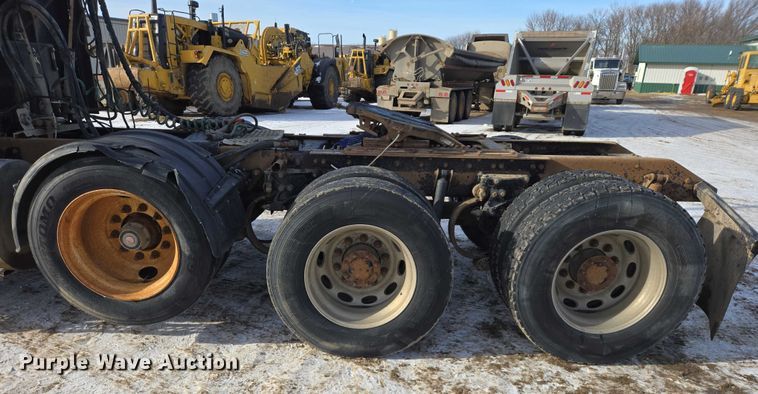 image for item EB1287 2007 Kenworth T800 semi truck