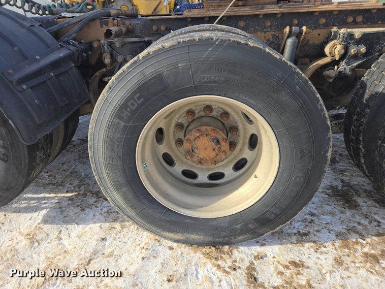 image for item EB1287 2007 Kenworth T800 semi truck