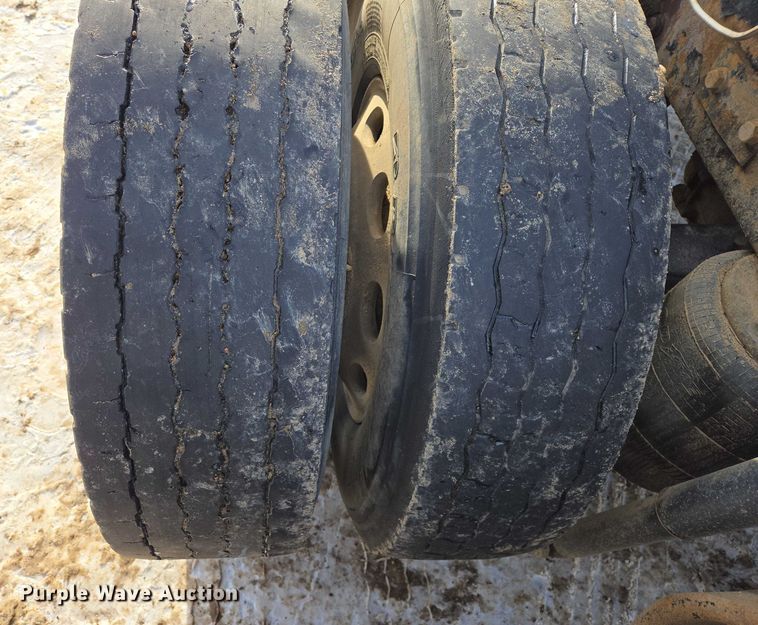 image for item EB1287 2007 Kenworth T800 semi truck