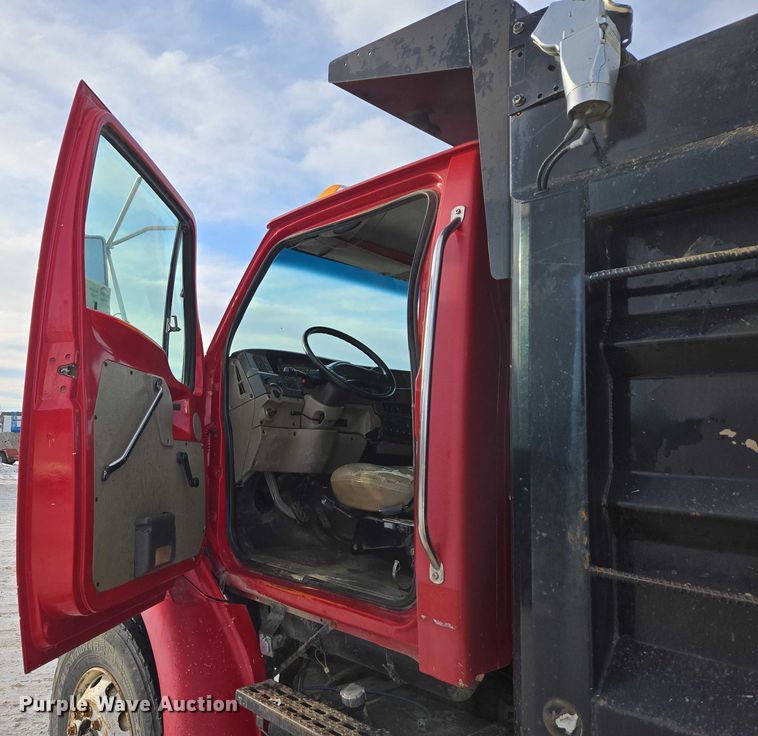 image for item EB1288 2004 Sterling L8500 dump truck