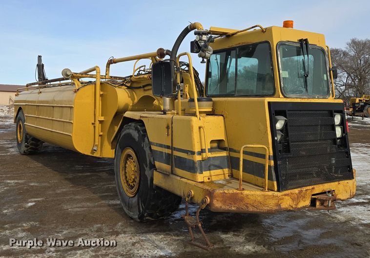 image for item EB1289 1993 Caterpillar 613C water wagon