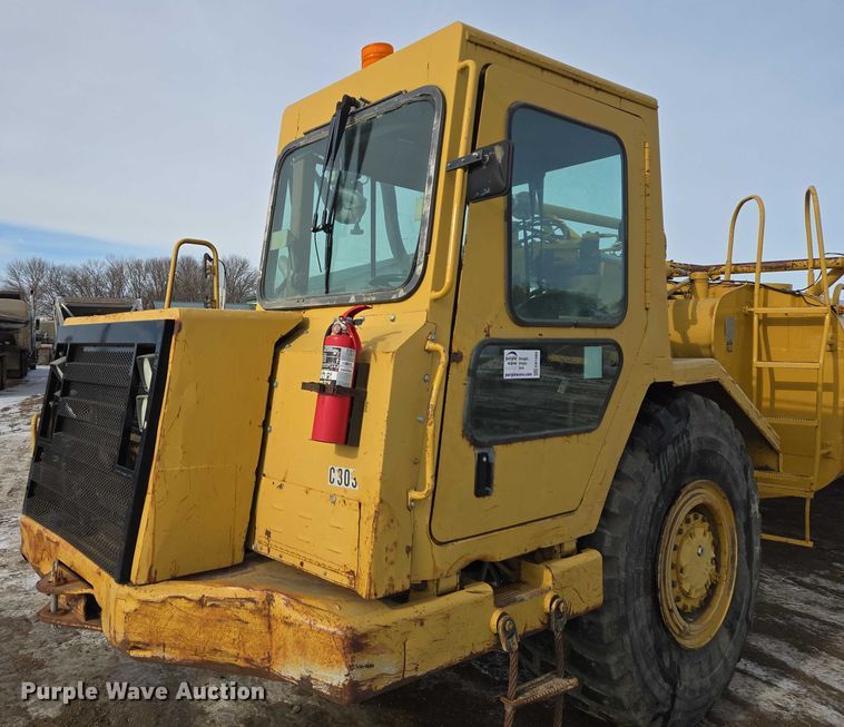 image for item EB1289 1993 Caterpillar 613C water wagon