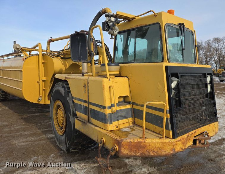 image for item EB1289 1993 Caterpillar 613C water wagon