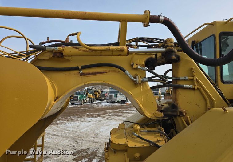 image for item EB1289 1993 Caterpillar 613C water wagon