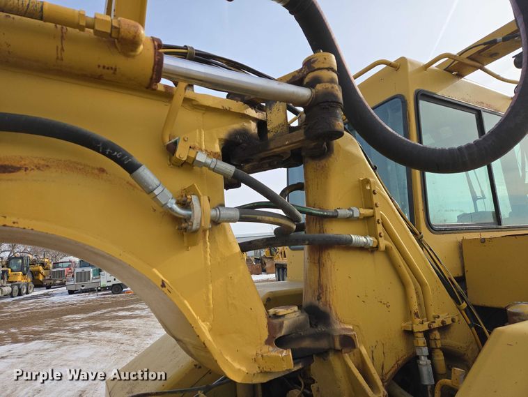 image for item EB1289 1993 Caterpillar 613C water wagon