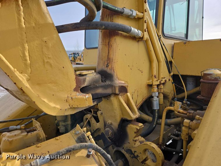 image for item EB1289 1993 Caterpillar 613C water wagon