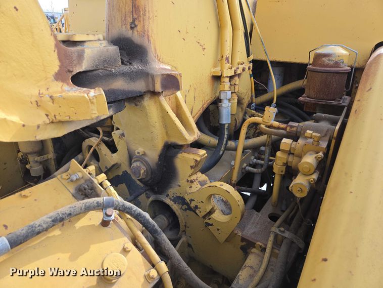 image for item EB1289 1993 Caterpillar 613C water wagon
