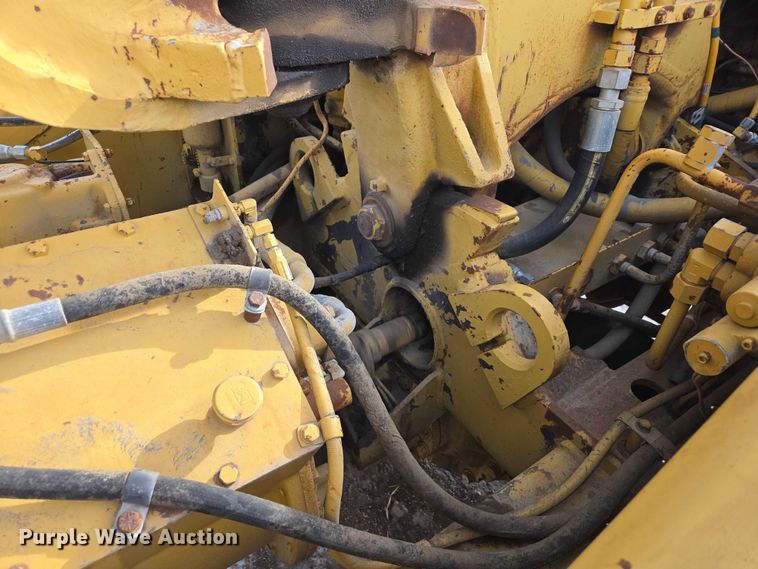 image for item EB1289 1993 Caterpillar 613C water wagon