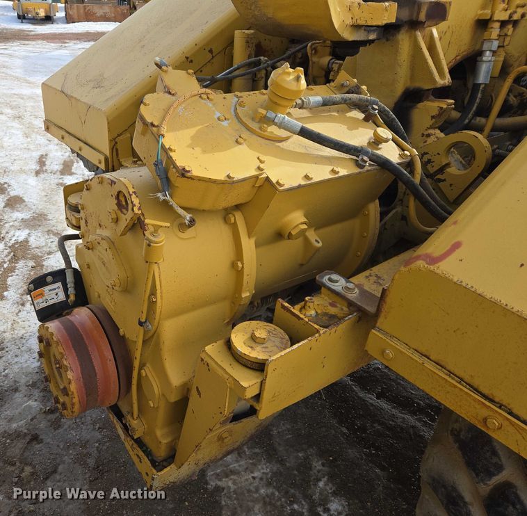 image for item EB1289 1993 Caterpillar 613C water wagon