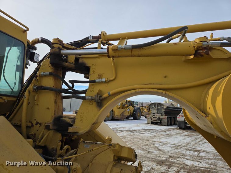 image for item EB1289 1993 Caterpillar 613C water wagon