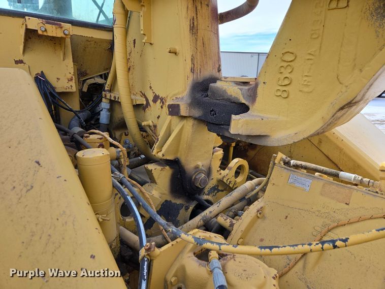 image for item EB1289 1993 Caterpillar 613C water wagon