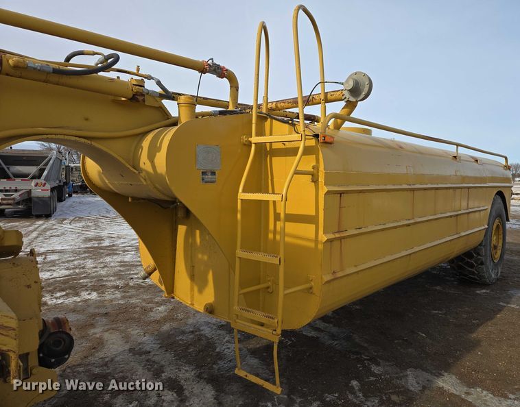 image for item EB1289 1993 Caterpillar 613C water wagon