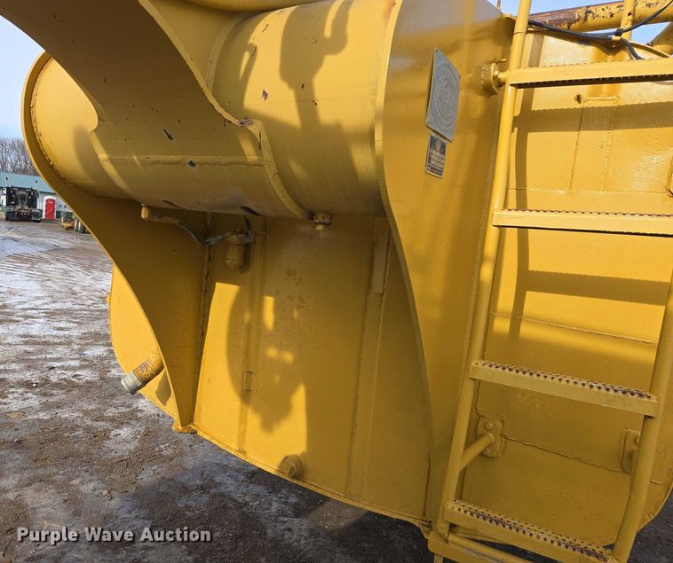 image for item EB1289 1993 Caterpillar 613C water wagon