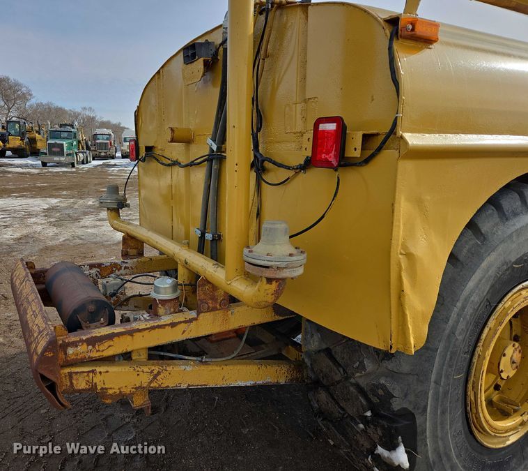 image for item EB1289 1993 Caterpillar 613C water wagon