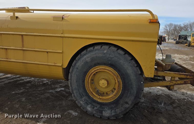 image for item EB1289 1993 Caterpillar 613C water wagon