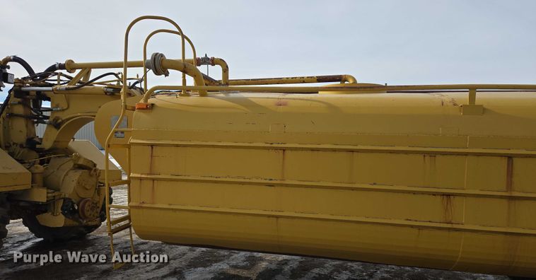 image for item EB1289 1993 Caterpillar 613C water wagon