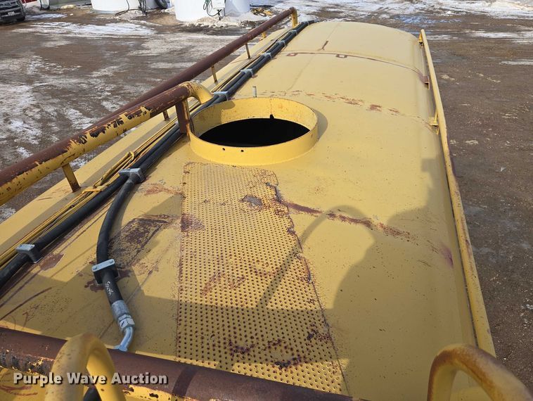 image for item EB1289 1993 Caterpillar 613C water wagon