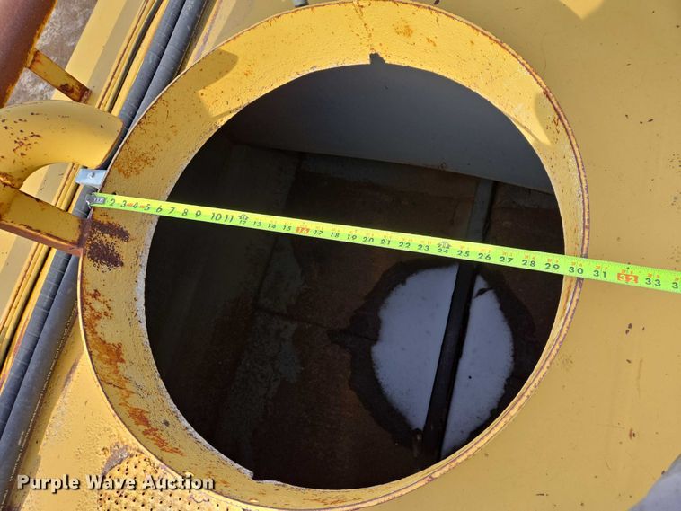 image for item EB1289 1993 Caterpillar 613C water wagon