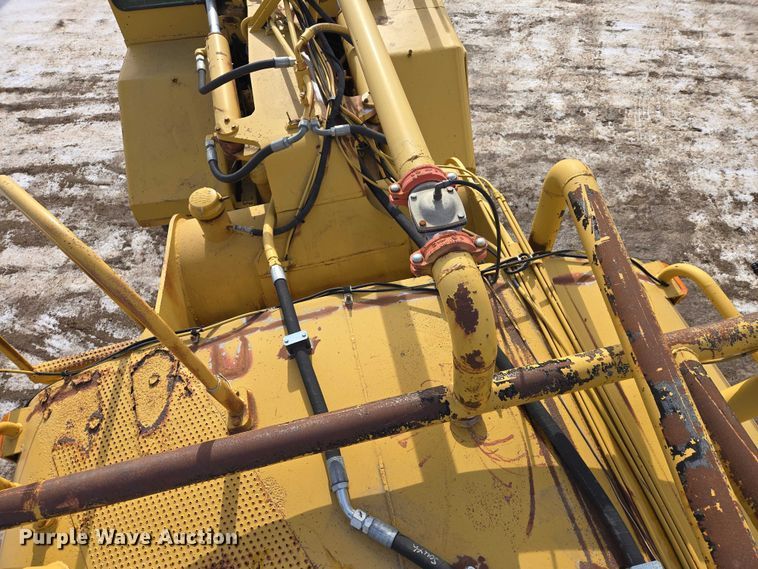 image for item EB1289 1993 Caterpillar 613C water wagon