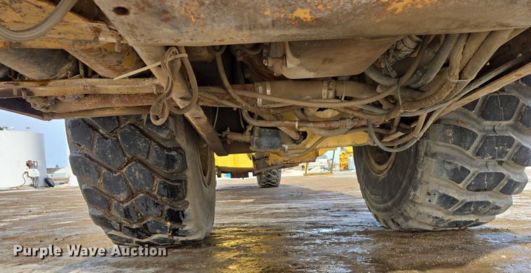 image for item EB1289 1993 Caterpillar 613C water wagon