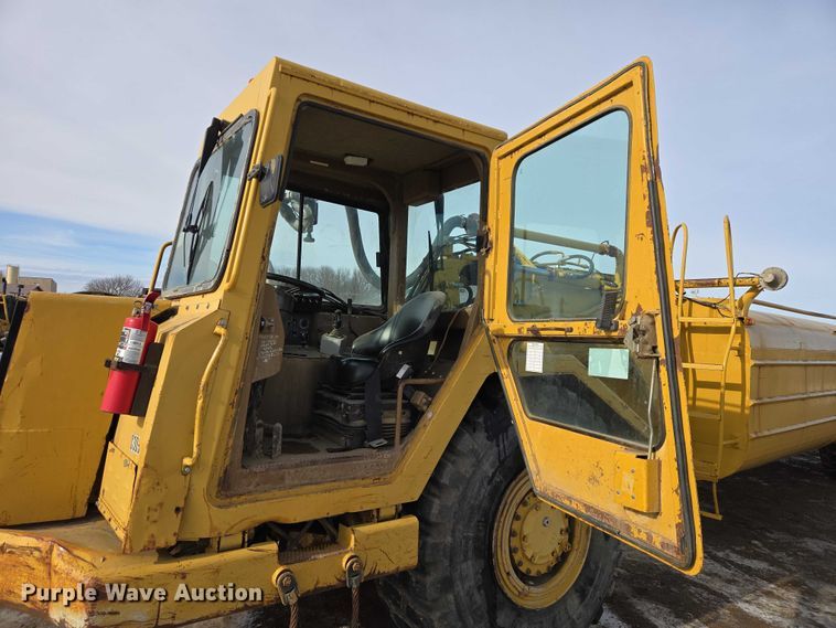 image for item EB1289 1993 Caterpillar 613C water wagon