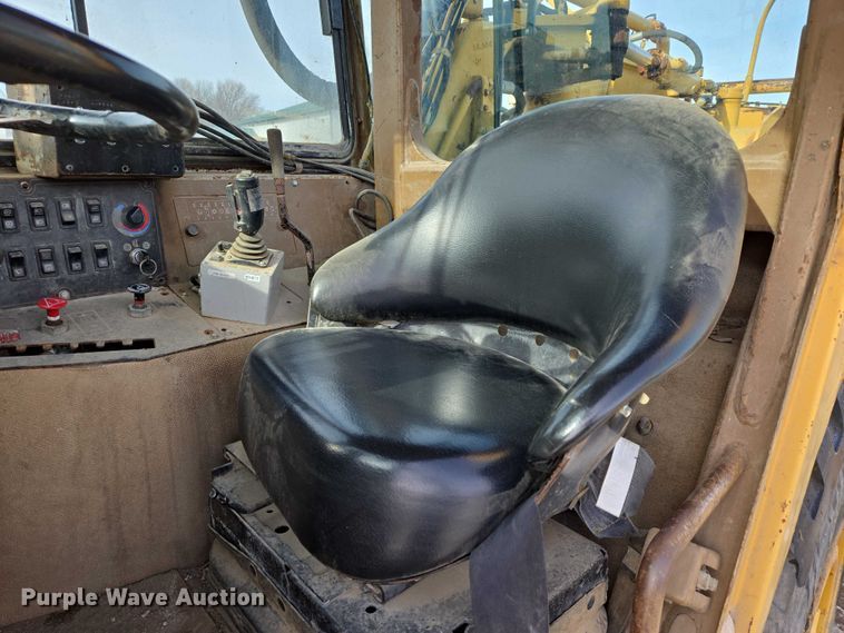 image for item EB1289 1993 Caterpillar 613C water wagon