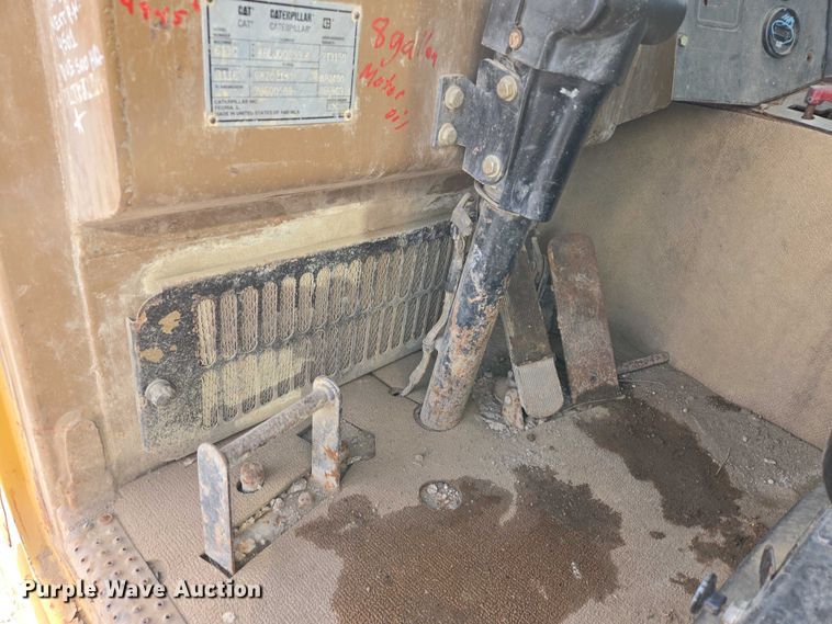 image for item EB1289 1993 Caterpillar 613C water wagon