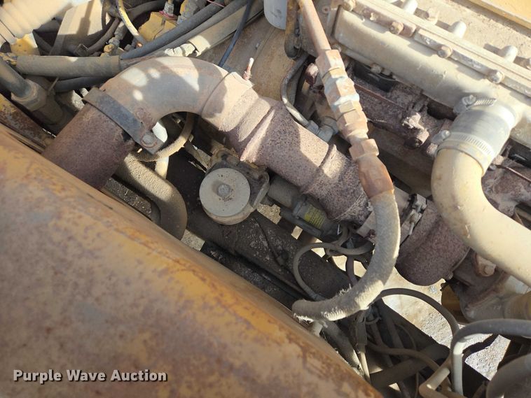 image for item EB1289 1993 Caterpillar 613C water wagon