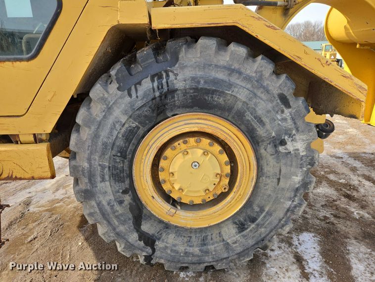 image for item EB1289 1993 Caterpillar 613C water wagon