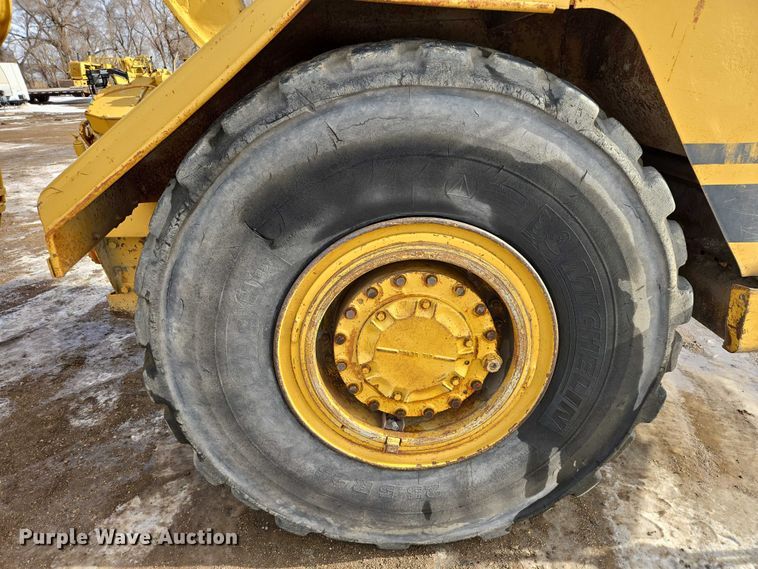 image for item EB1289 1993 Caterpillar 613C water wagon