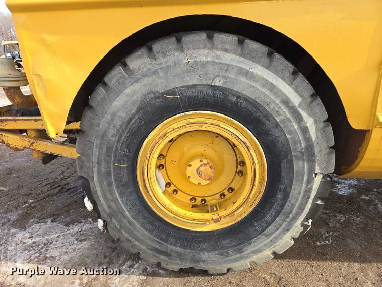 image for item EB1289 1993 Caterpillar 613C water wagon