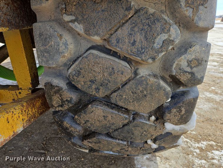 image for item EB1289 1993 Caterpillar 613C water wagon