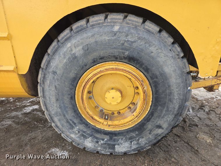 image for item EB1289 1993 Caterpillar 613C water wagon