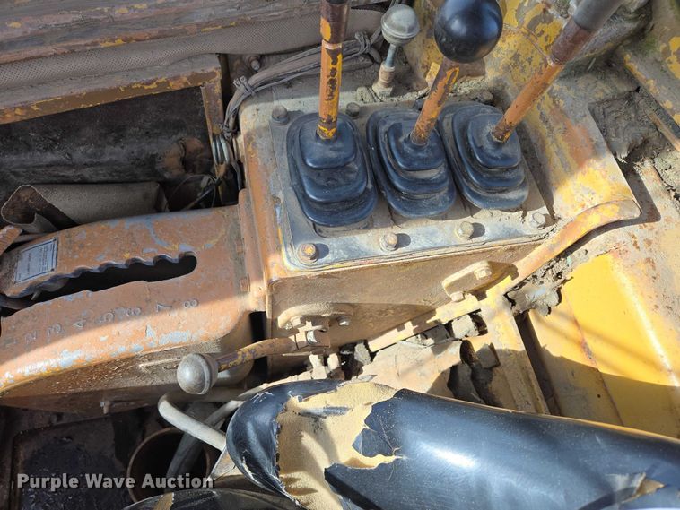 image for item EB1290 1982 Caterpillar 627B conventional scraper 