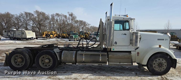 image for item EB1291 2001 Kenworth W900 semi truck