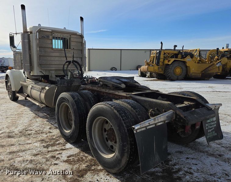 image for item EB1291 2001 Kenworth W900 semi truck