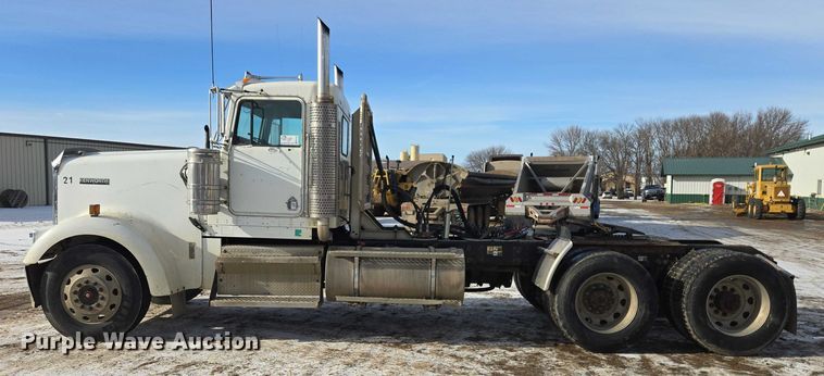image for item EB1291 2001 Kenworth W900 semi truck